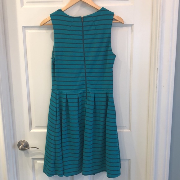 Cute Dress with zipper and pockets - Picture 2 of 4